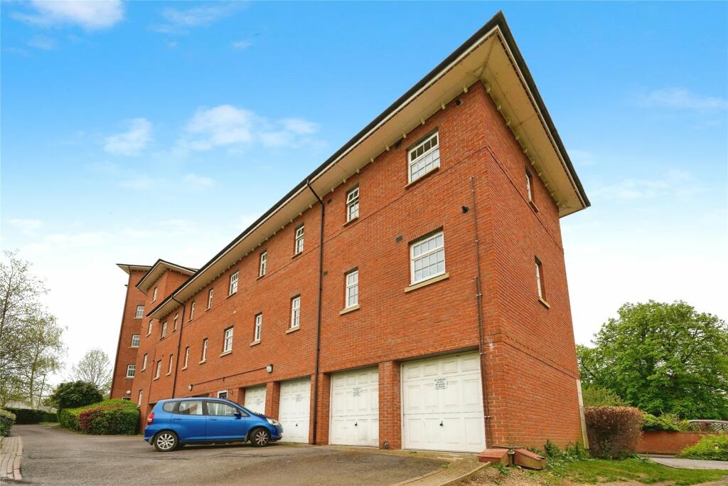 2 bedroom flat for sale in Regent House, Mayhill Way, GLOUCESTER, Gloucestershire, GL1