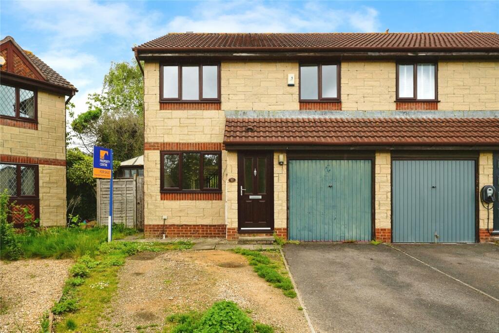 4 bedroom semi-detached house for sale in Essex Close, Churchdown, Gloucester, Gloucestershire, GL3