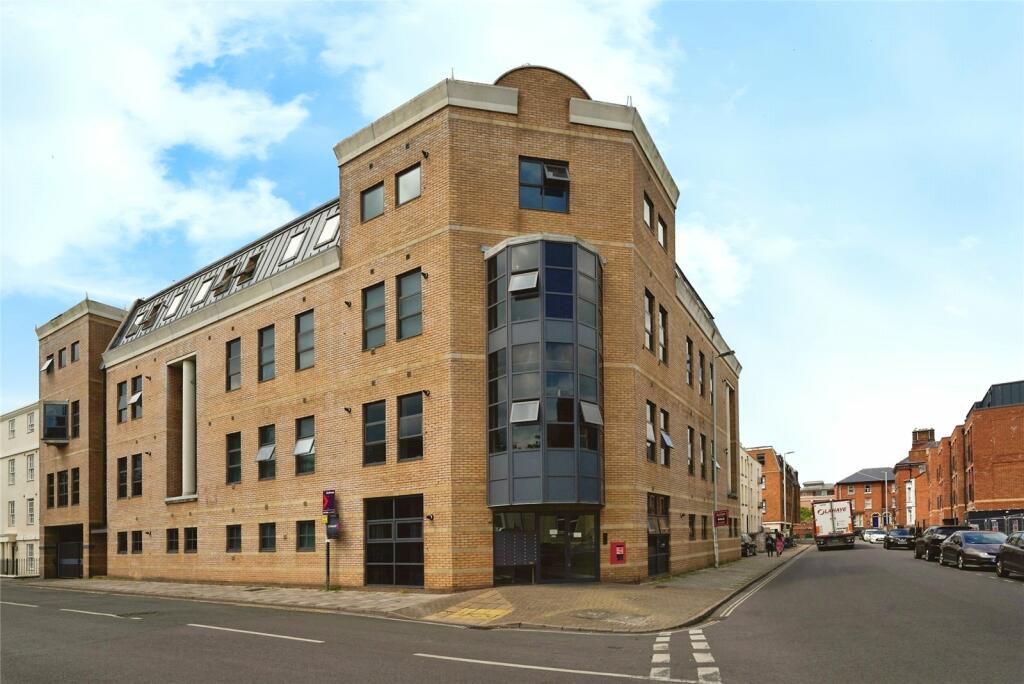 2 bedroom flat for sale in Fitzalan House, Park Road, Gloucester, Gloucestershire, GL1