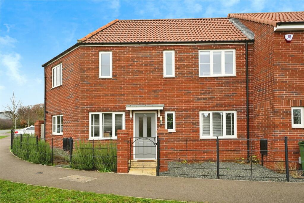 3 bedroom end of terrace house for sale in Hunts Grove Drive, Hardwicke, Gloucester, Gloucestershire, GL2
