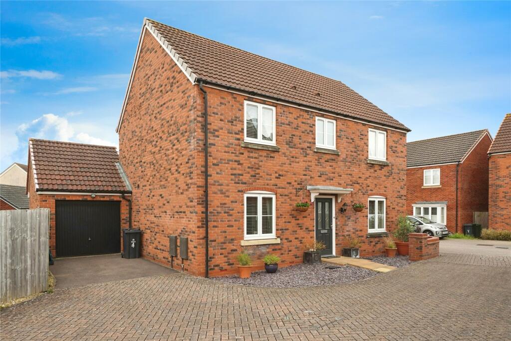 4 bedroom detached house for sale in Wainfleet Avenue Kingsway