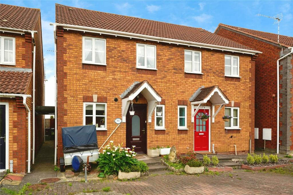 2 bedroom semidetached house for sale in Kidnams Walk, Hyde Lane