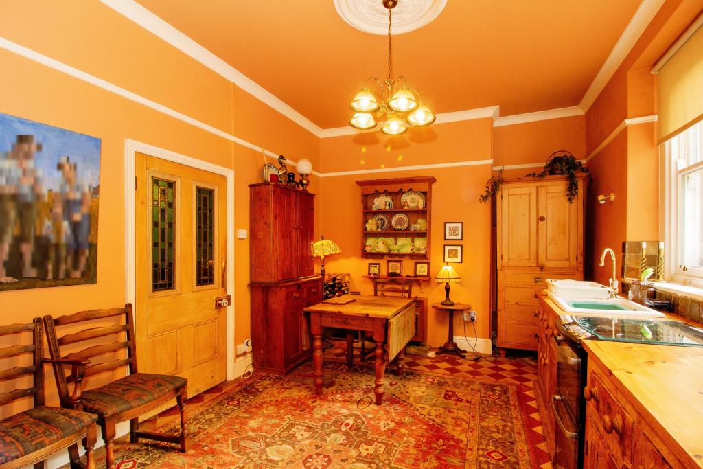 2 bedroom flat for sale in Broad Walk, Buxton, SK17