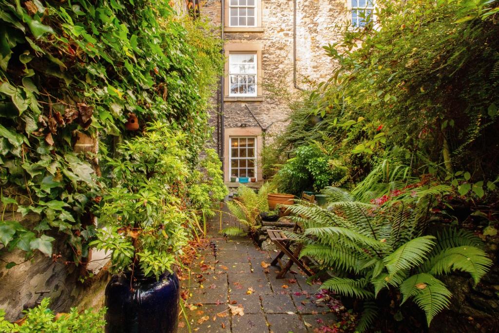 2 bedroom flat for sale in Broad Walk, Buxton, SK17