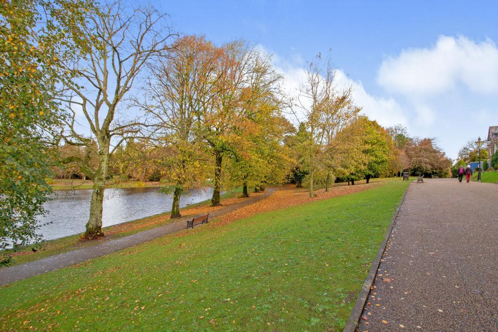 2 bedroom flat for sale in Broad Walk, Buxton, SK17