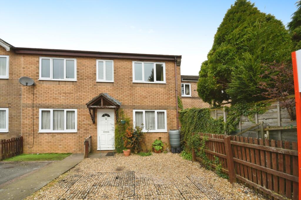 3 bedroom end of terrace house for sale in Darley Grove, Buxton