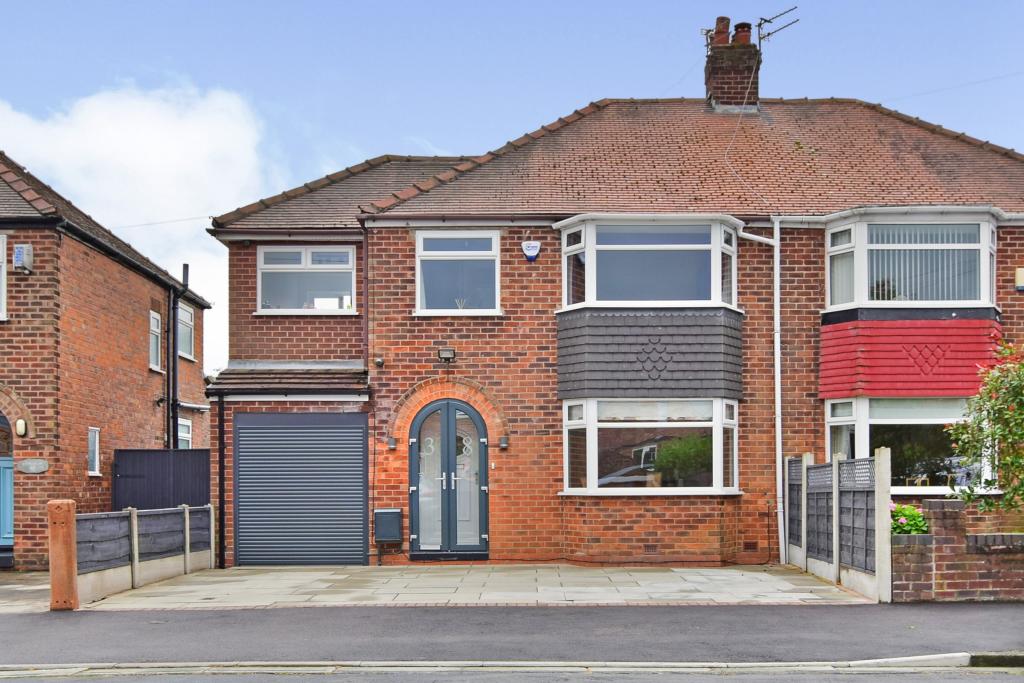 4 bedroom semidetached house for sale in Davies Avenue, Heald Green