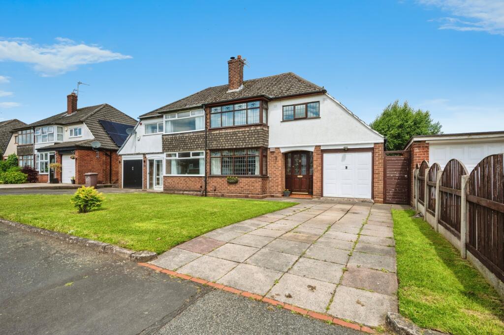 3 bedroom semidetached house for sale in Avon Road, Billinge, Wigan