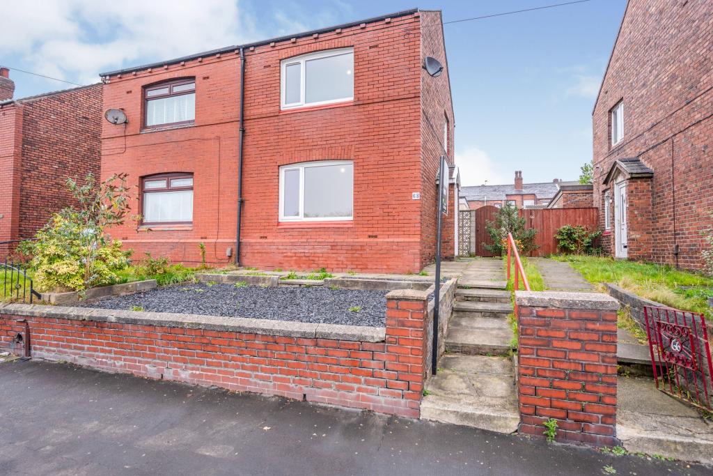 3 bedroom semidetached house for sale in Knowsley Road, St. Helens