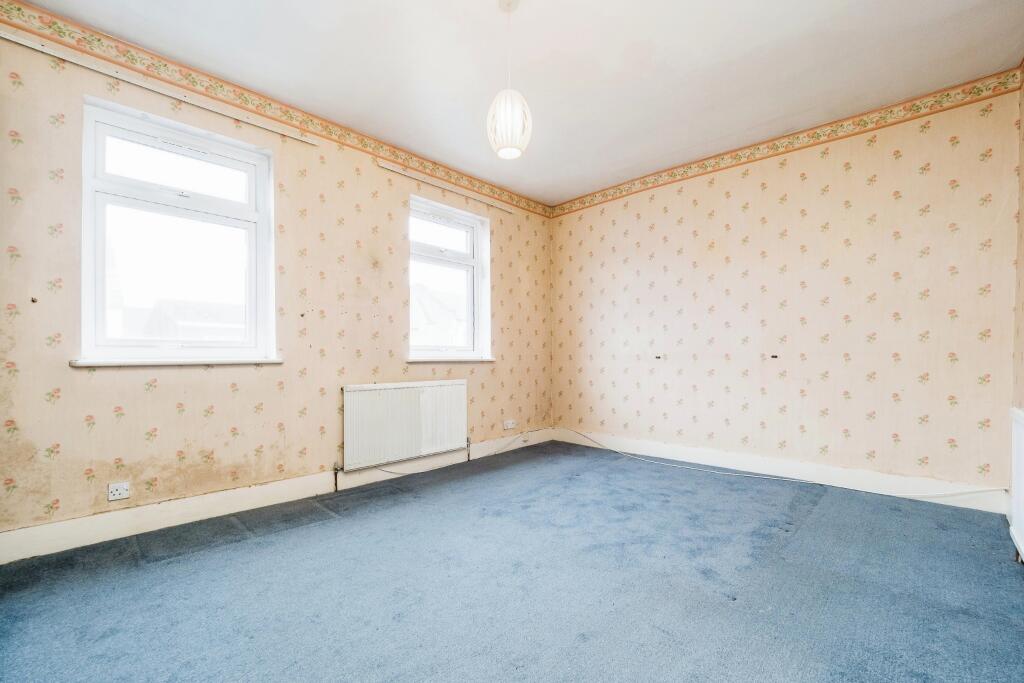 https://media.rightmove.co.uk/1k/815/147585143/815_STR230210_IMG_03_0000.jpeg