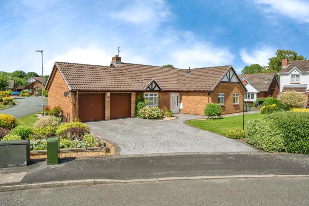 Main image of property: Sandicroft Close, Birchwood, Warrington, Cheshire, WA3
