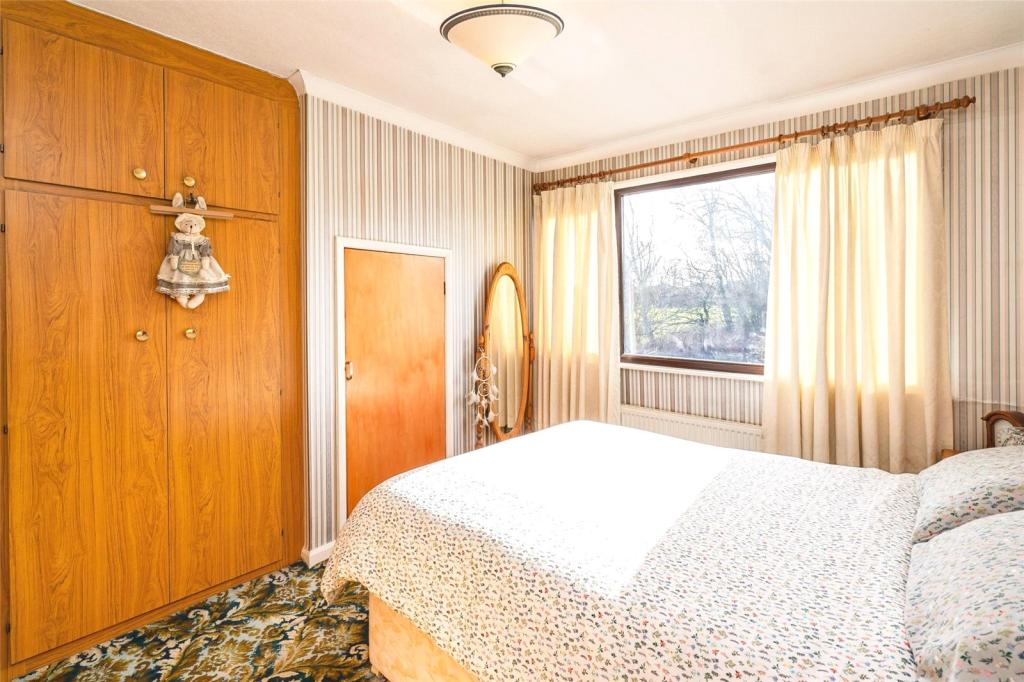 4 bedroom detached house for sale in Farnworth Road, Penketh