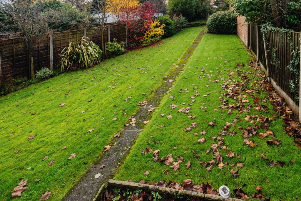 2 bedroom terraced house for sale in Knutsford Road, Grappenhall