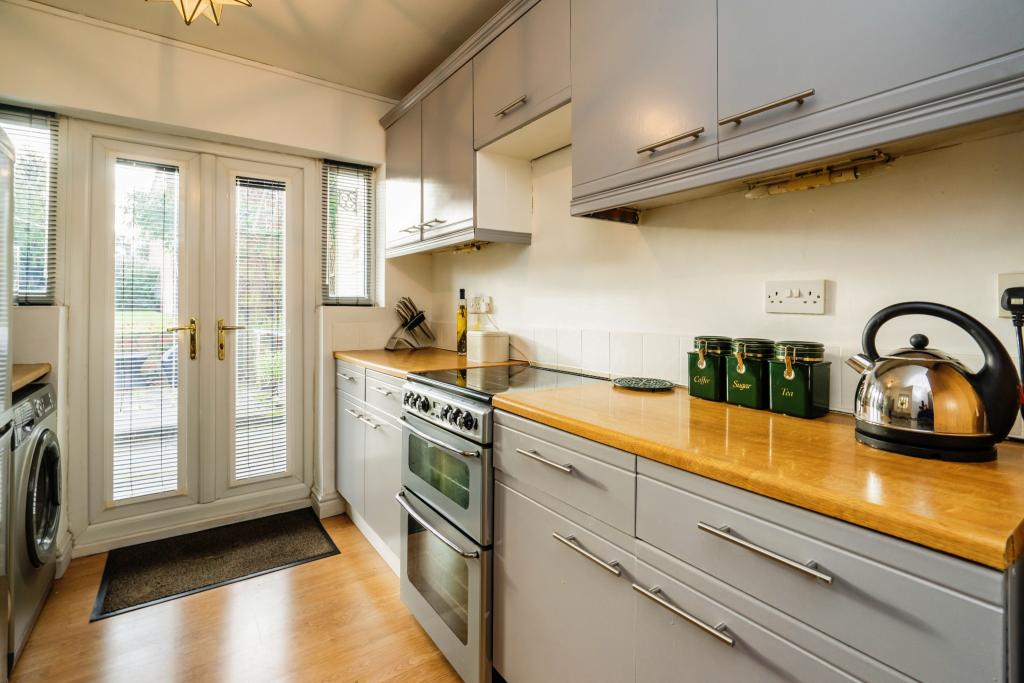 2 bedroom terraced house for sale in Knutsford Road, Grappenhall