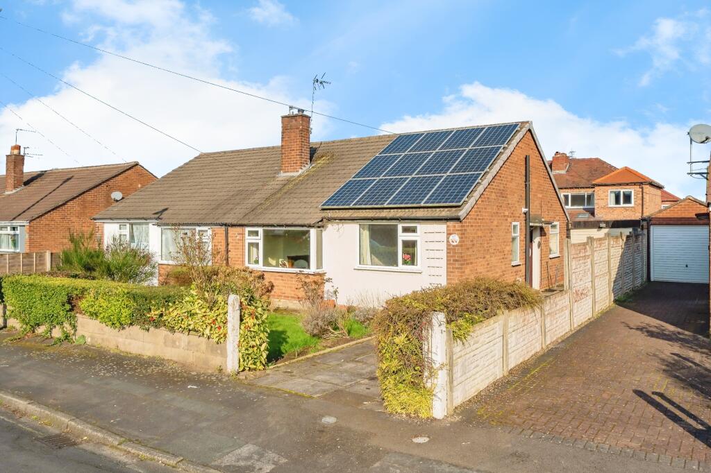 2 bedroom bungalow for sale in Selworthy Drive, Thelwall, Warrington, Cheshire, WA4