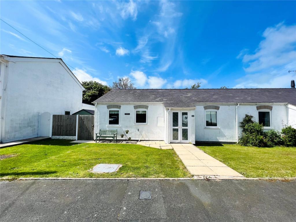 2 bedroom bungalow for sale in Llwyn Gwalch Estate, Morfa Nefyn