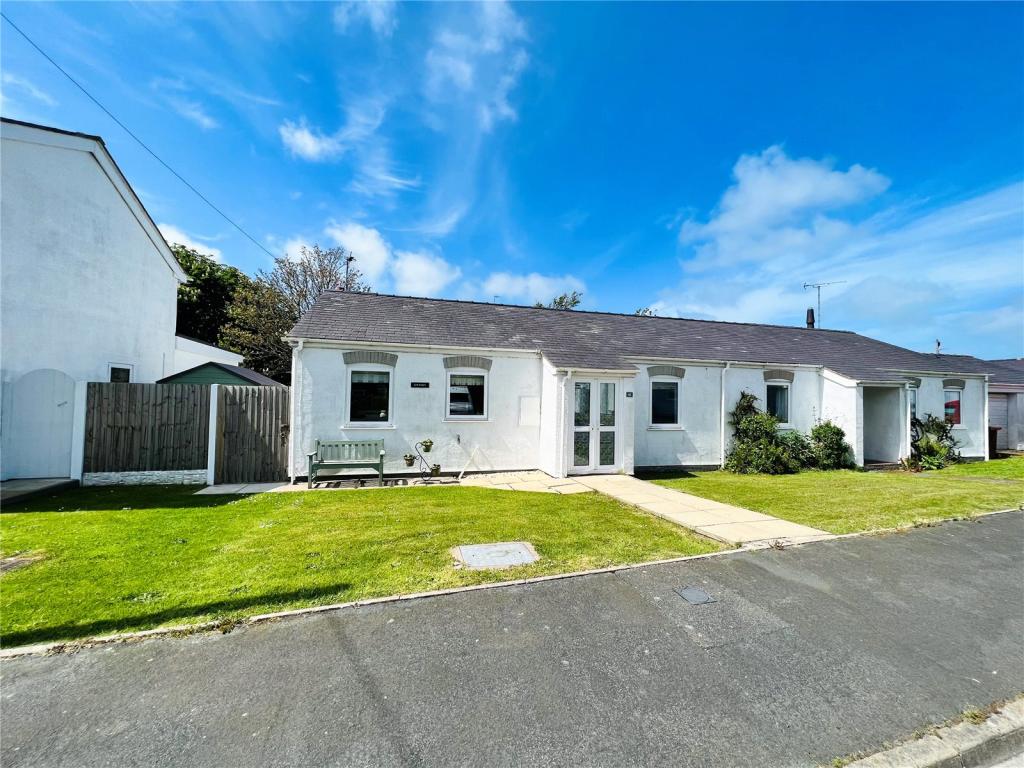 2 bedroom bungalow for sale in Llwyn Gwalch Estate, Morfa Nefyn, Pwllheli, Gwynedd, LL53