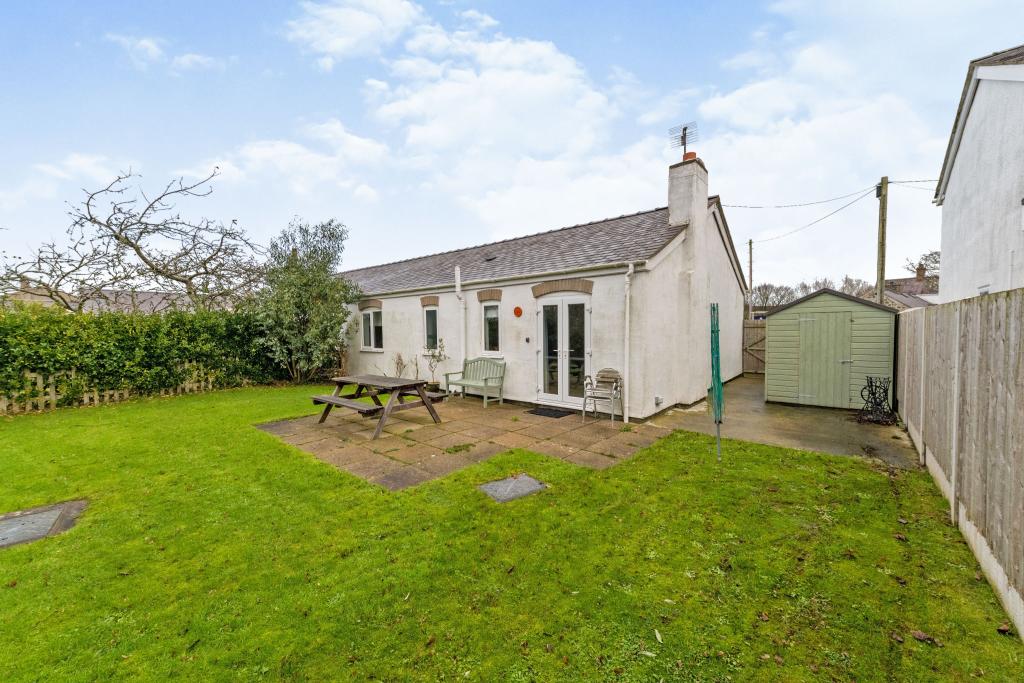 2 bedroom bungalow for sale in Llwyn Gwalch Estate, Morfa Nefyn, Pwllheli, Gwynedd, LL53