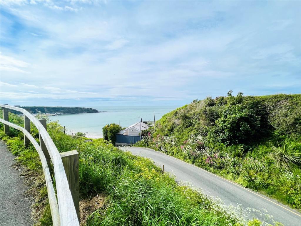 2 bedroom detached house for sale in Lon Y Castell, Nefyn, Pwllheli