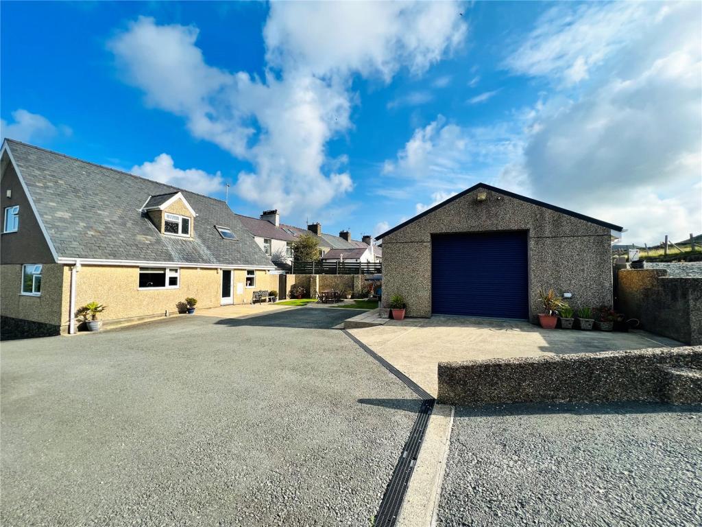 4 bedroom bungalow for sale in Pistyll, Pwllheli, Pistyll, Pwllheli, LL53