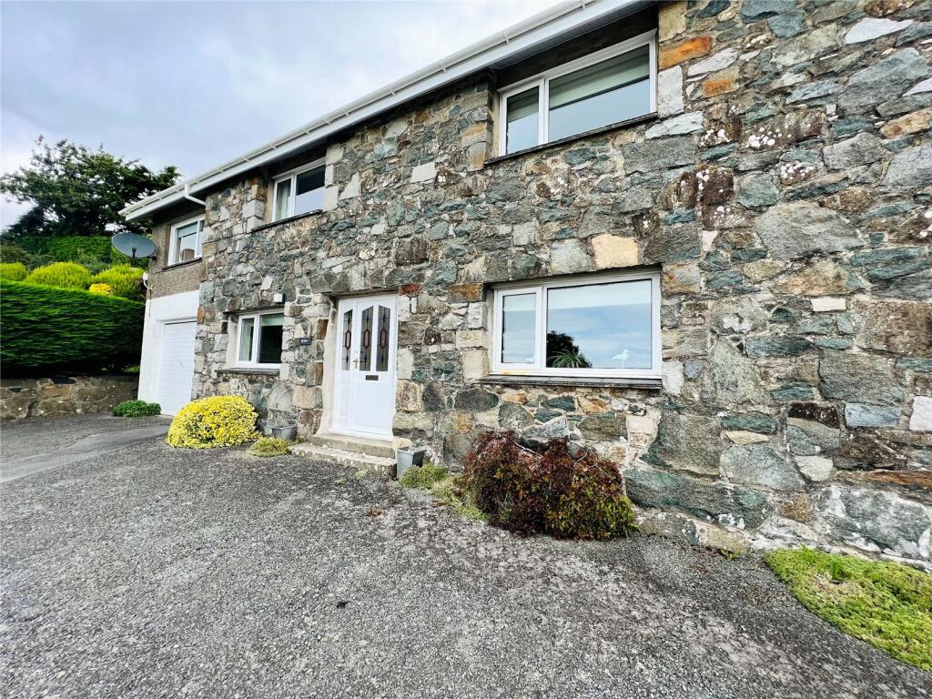 4 bedroom semidetached house for sale in Caernarvon Road, Pwllheli