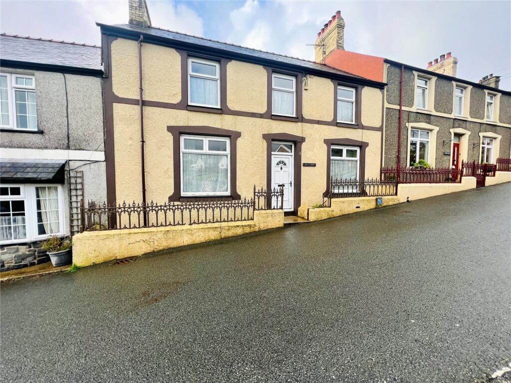 4 bedroom end of terrace house for sale in Llithfaen, Pwllheli