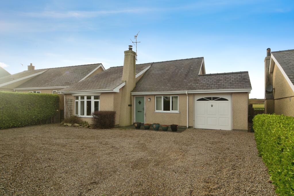 3 bedroom bungalow for sale in Wern Y Wylan, Morfa Nefyn, Pwllheli ...