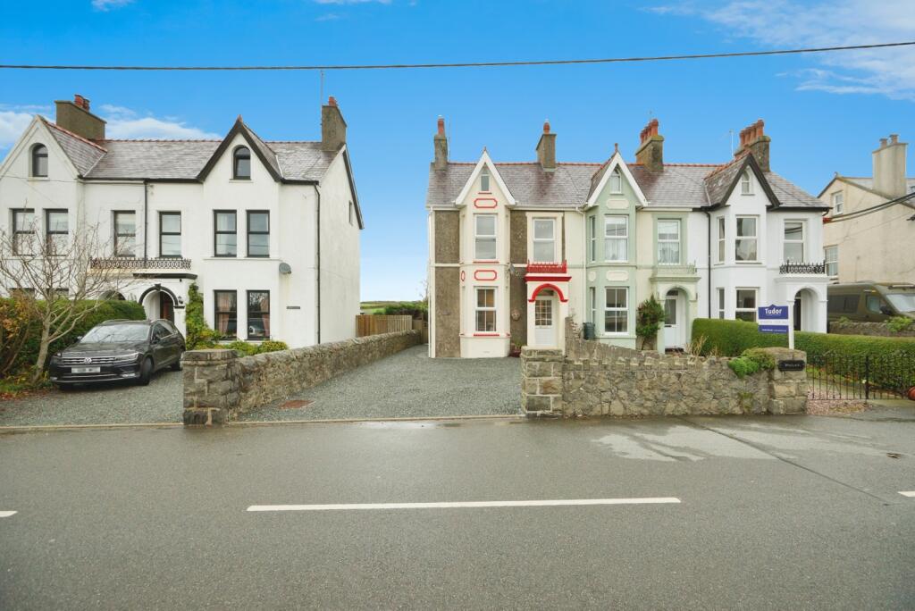 Main image of property: Lon Penrhos, Morfa Nefyn, Pwllheli, Gwynedd, LL53