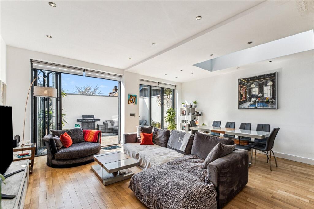 Main image of property: Garratt Lane, London, Wandsworth, SW18