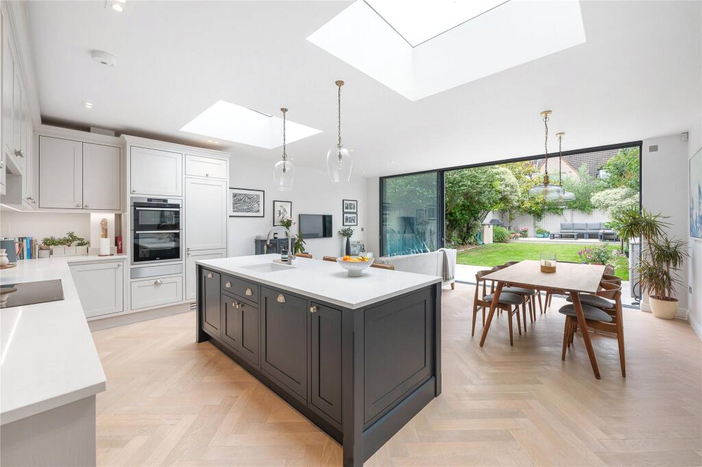 Main image of property: Tilehurst Road, London, SW18