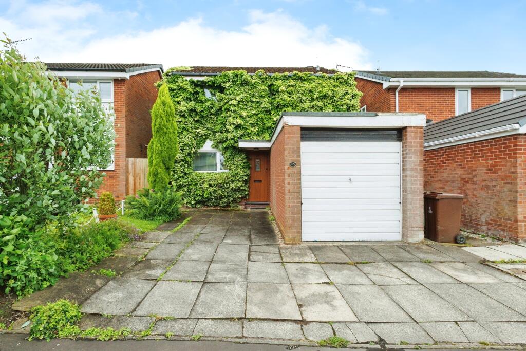 3 bedroom detached house for sale in Thorneside, Denton, Manchester