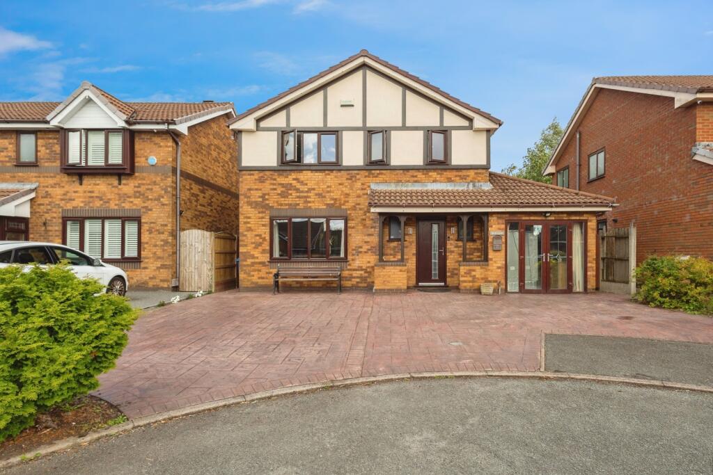 Main image of property: Drayfields, Droylsden, Manchester, Greater Manchester, M43