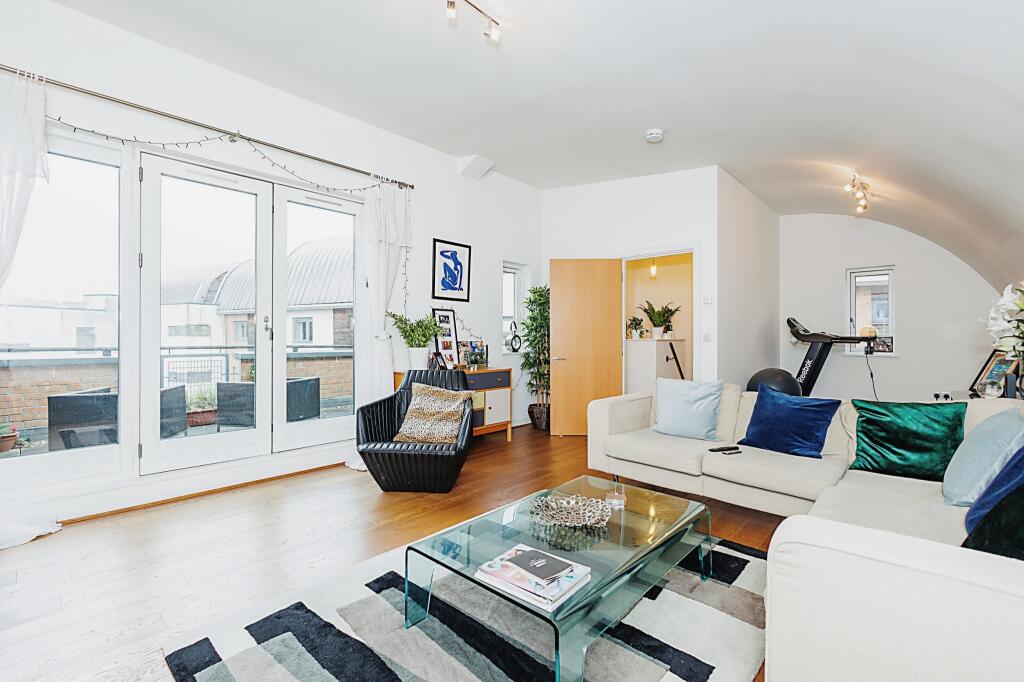 2 bedroom flat for sale in Nell Lane, Didsbury, Manchester, Greater