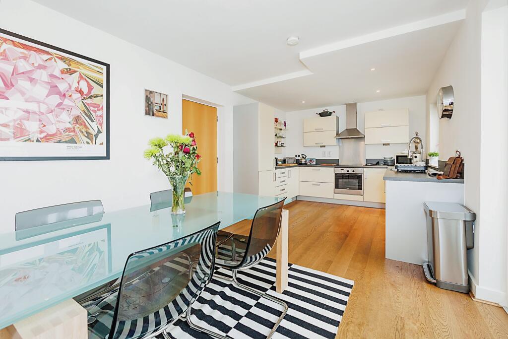 2 bedroom flat for sale in Nell Lane, Didsbury, Manchester, Greater