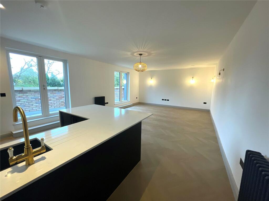 2 bedroom flat for sale in Wilmslow Road, Didsbury, Manchester, Greater
