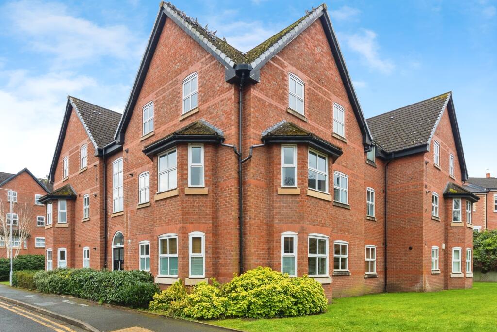 2 bedroom flat for sale in Olive Shapley Avenue, Didsbury, Manchester, M20