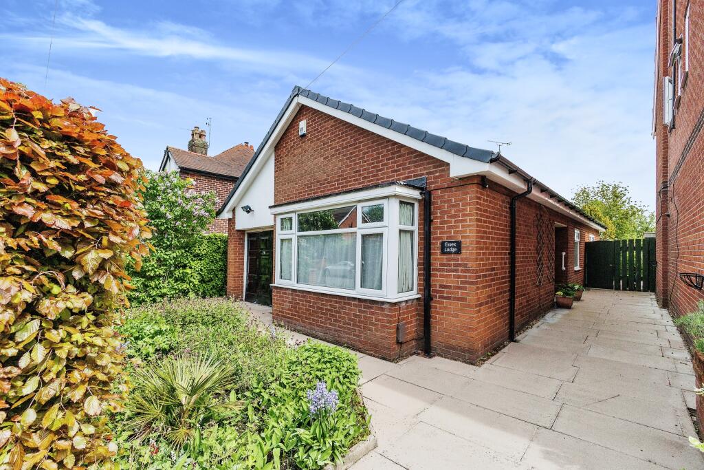 2 bedroom bungalow for sale in Essex Avenue, Didsbury, Manchester