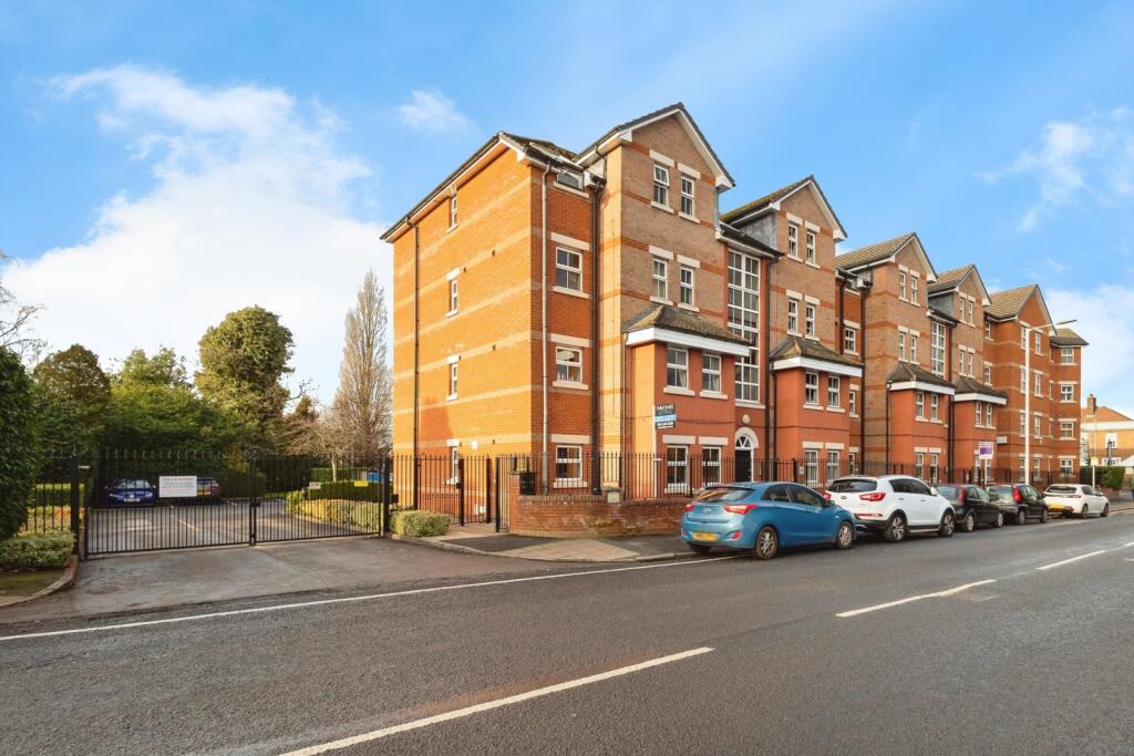 Main image of property: Parrs Wood Road, Didsbury, Manchester, Greater Manchester, M20