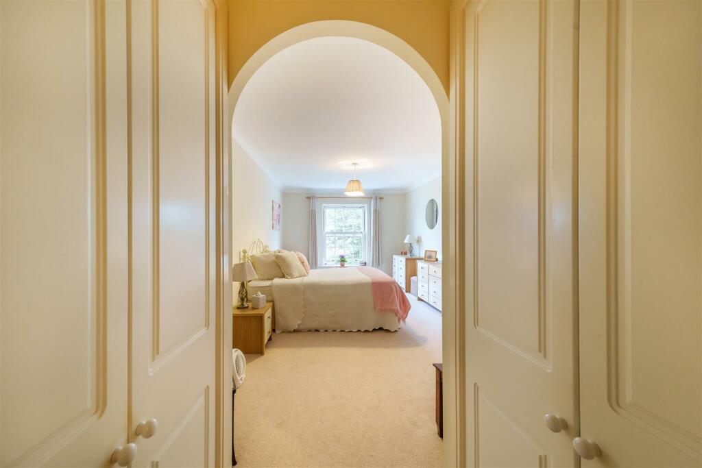 3 bedroom apartment for sale in Keephatch House, Montague Close