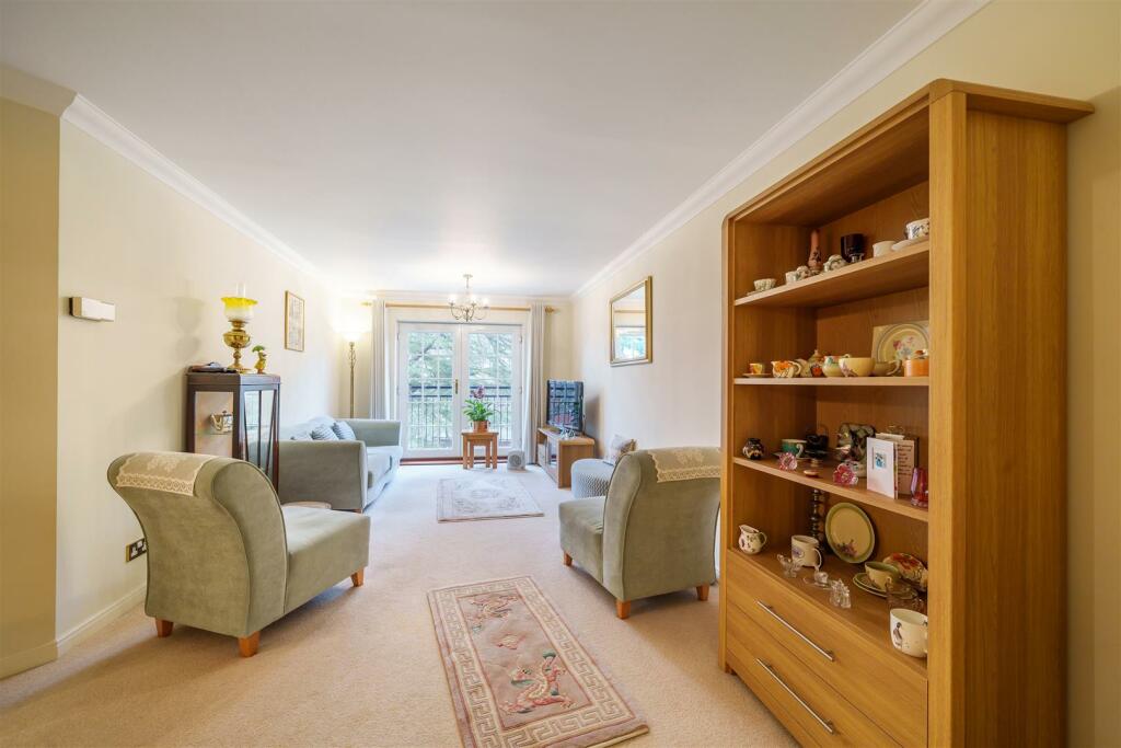 3 bedroom apartment for sale in Keephatch House, Montague Close