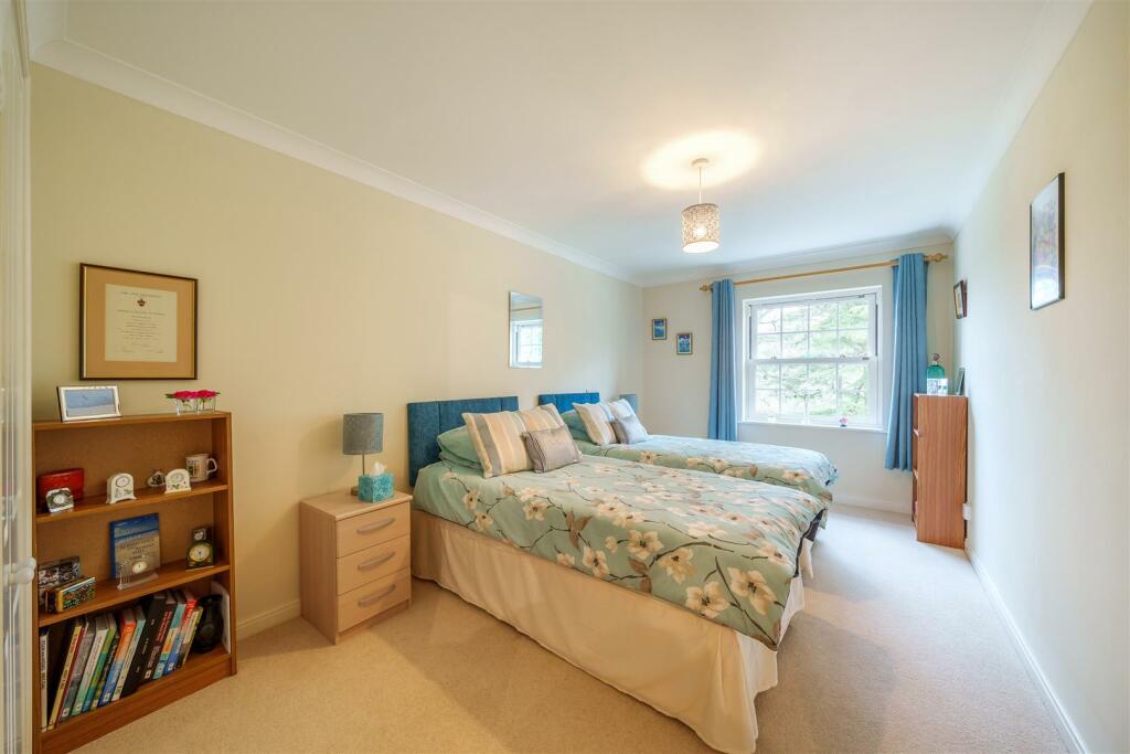 3 bedroom apartment for sale in Keephatch House, Montague Close