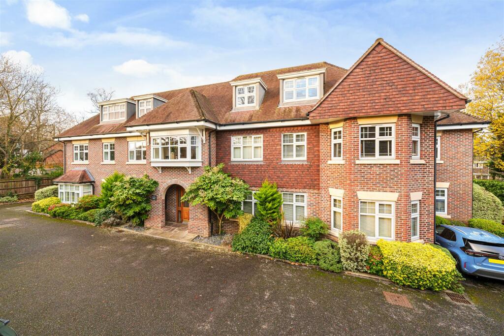 2 Bedroom Apartment For Sale In Landen House Rectory Road Wokingham