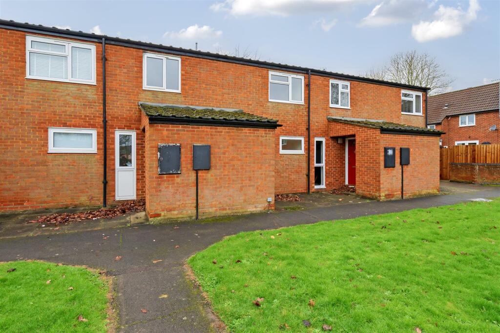 2 bedroom terraced house for sale in Hill Road, Arborfield, Berkshire
