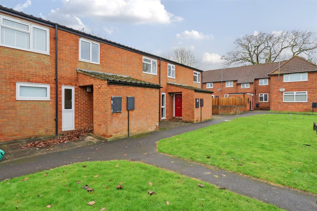 2 bedroom terraced house for sale in Hill Road, Arborfield, Berkshire