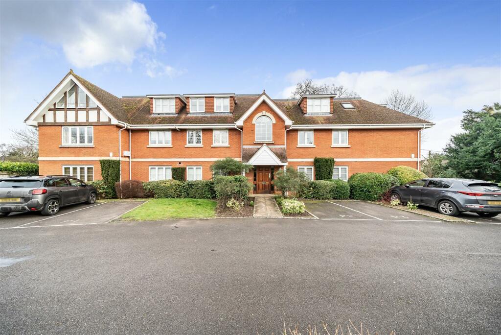 2 bedroom apartment for sale in Highgrove, Reading Road, Winnersh