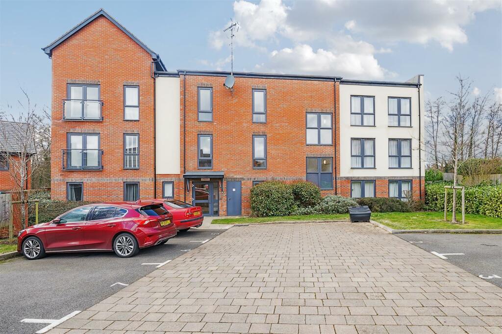2 bedroom apartment for sale in Hornbeam Place, Arborfield Green