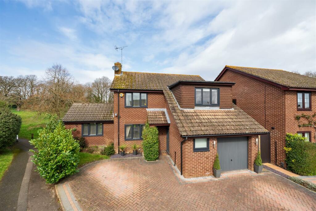 3 bedroom detached house for sale in Culloden Way, Wokingham, Berkshire, RG41 3UN, RG41