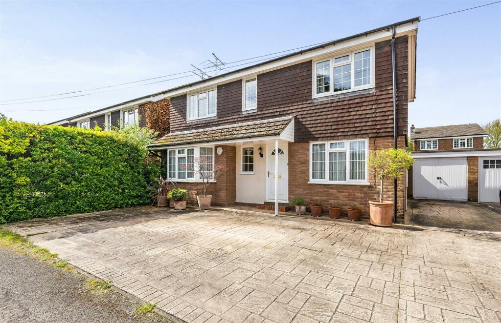 4 bedroom detached house for sale in Gorse Ride South, Finchampstead