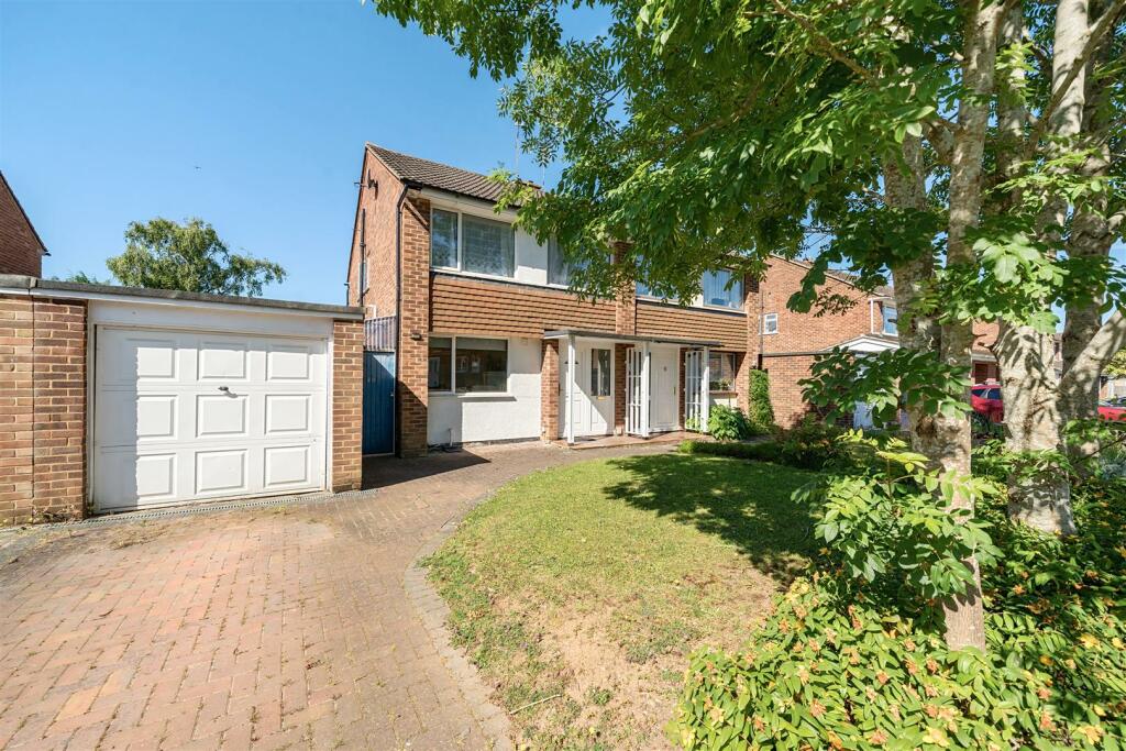 3 Bedroom Semi Detached House For Sale In Marks Road Wokingham