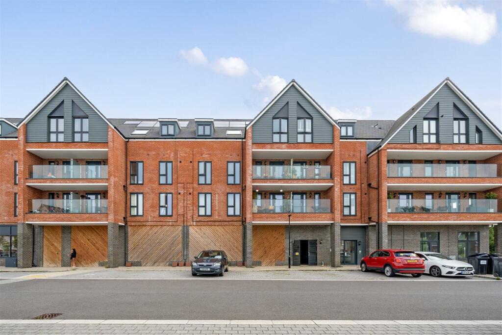 Main image of property: Beechey Place, Wokingham, Berkshire, RG40 1LQ